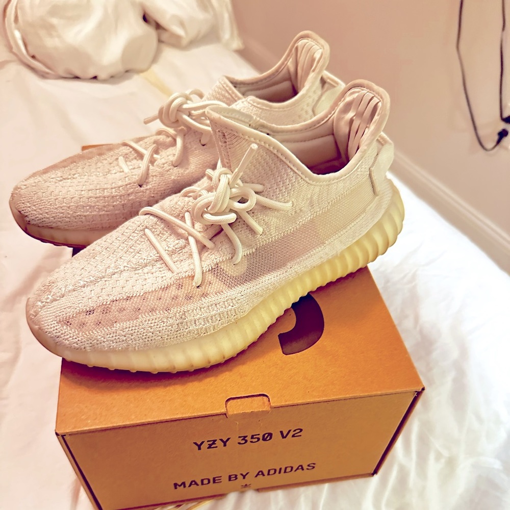 Yeezys Bonee In Really Good Condition - image 1